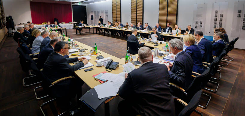 Photo of an official mediation committee in the German Bundesrat about the upcoming law that will formalize the B2B e-invoicing mandate